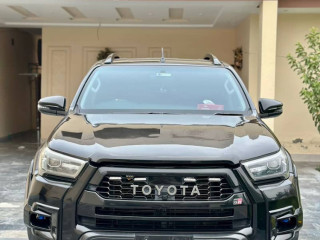 toyota-revo-v-2019