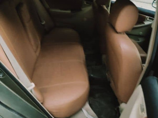 toyota-corolla-se-saloon-2002