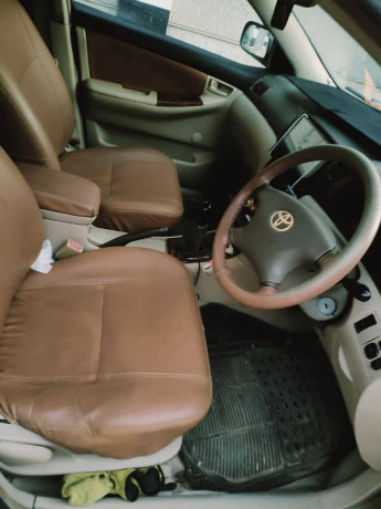 toyota-corolla-se-saloon-2002-big-3