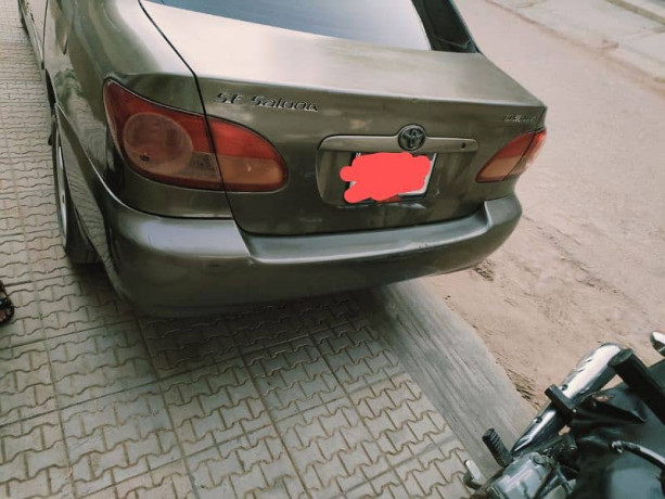 toyota-corolla-se-saloon-2002-big-2