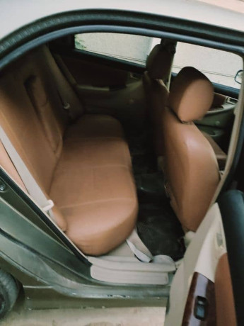 toyota-corolla-se-saloon-2002-big-0