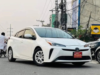 toyota-prius-s-2021