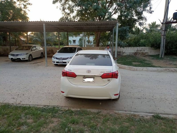 toyota-corolla-altis-18-2015-big-2