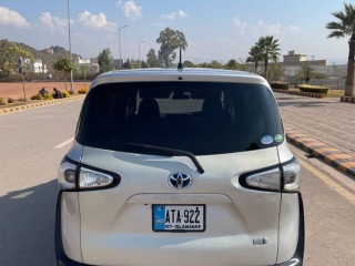 toyota-sienta-2015-model-hybrid-7-seater-zabardast-condition