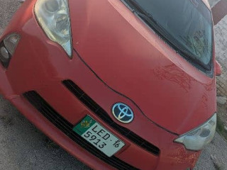 toyota-aqua-2013