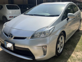 toyota-prius-2013-s-led-edition