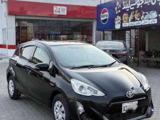 toyota-aqua-2015