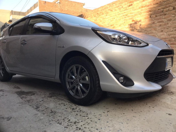 toyota-aqua-s-style-black-big-8