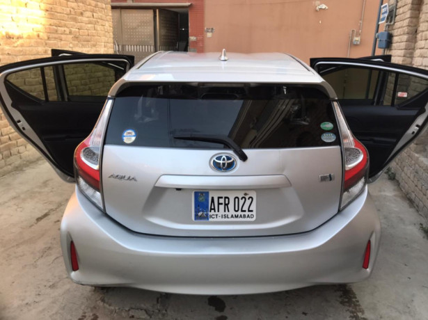 toyota-aqua-s-style-black-big-2
