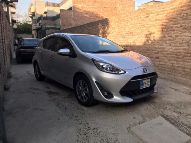 toyota-aqua-s-style-black-big-9