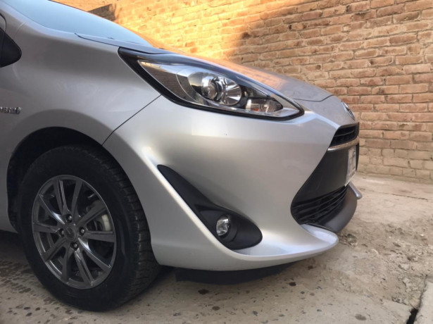 toyota-aqua-s-style-black-big-10