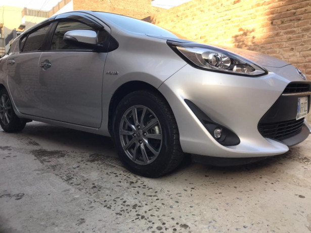 toyota-aqua-s-style-black-big-3
