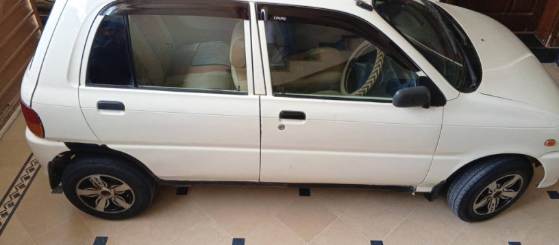 daihatsu-cuore-2007-big-9