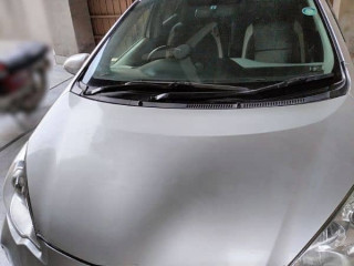 toyota-aqua-2012