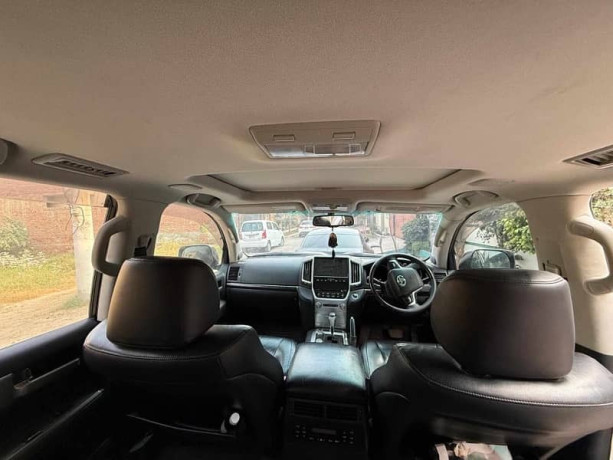 toyota-land-cruiser-2010-big-2