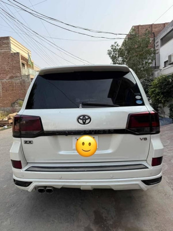 toyota-land-cruiser-2010-big-3