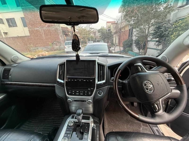 toyota-land-cruiser-2010-big-5