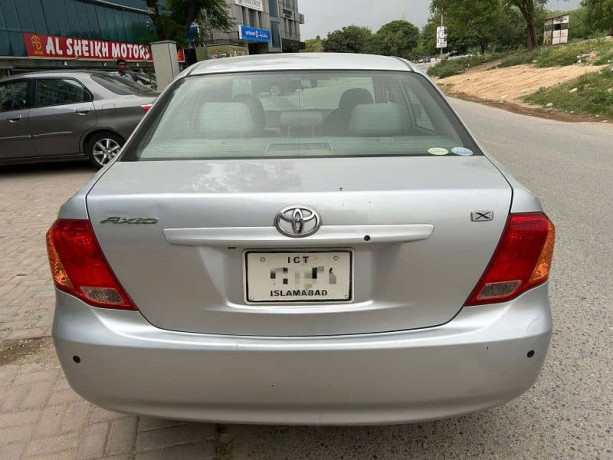toyota-corolla-axio-20072013-big-3