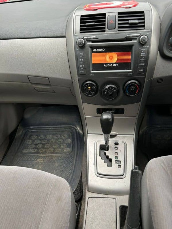 toyota-corolla-axio-20072013-big-7