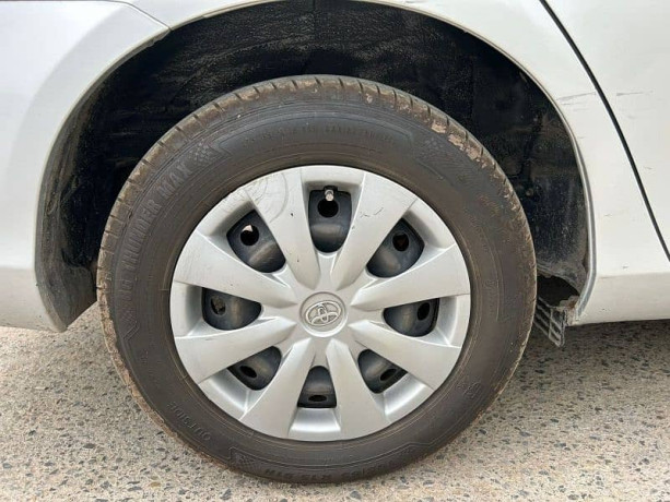 toyota-corolla-axio-20072013-big-15