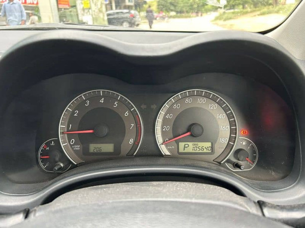 toyota-corolla-axio-20072013-big-6