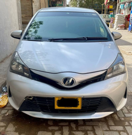 toyota-vitz-10-2015-big-0