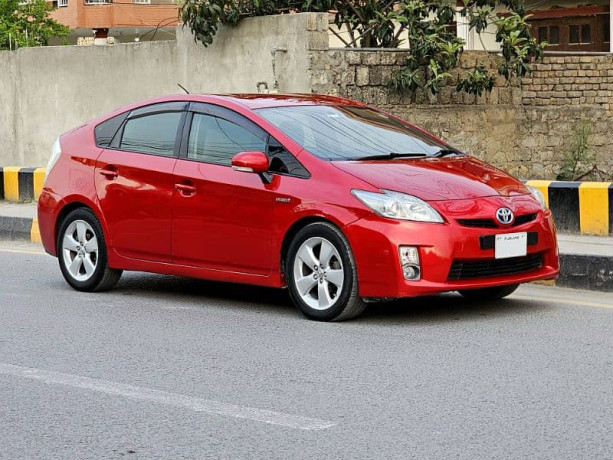 toyota-prius-t-spirit-top-of-the-line-variant-big-2