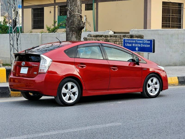 toyota-prius-t-spirit-top-of-the-line-variant-big-3