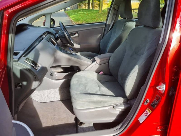 toyota-prius-t-spirit-top-of-the-line-variant-big-11
