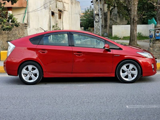 toyota-prius-t-spirit-top-of-the-line-variant-big-1