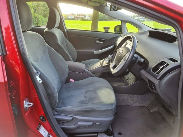 toyota-prius-t-spirit-top-of-the-line-variant-big-12