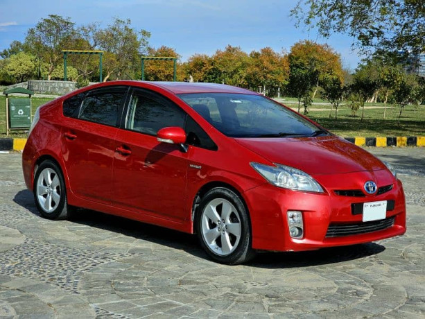 toyota-prius-t-spirit-top-of-the-line-variant-big-9