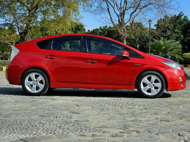 toyota-prius-t-spirit-top-of-the-line-variant-big-6