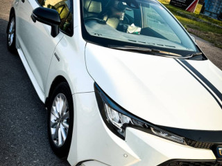 toyota-corolla-hybrid-japan