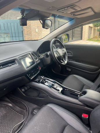 honda-vezel-z-sensing-model-2018-import-2023-unregistered-big-11