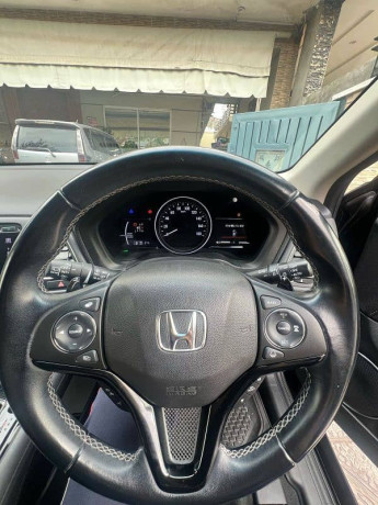 honda-vezel-z-sensing-model-2018-import-2023-unregistered-big-8