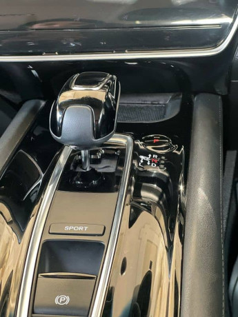 honda-vezel-z-sensing-model-2018-import-2023-unregistered-big-12