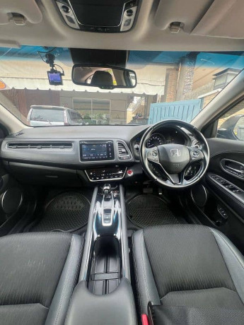 honda-vezel-z-sensing-model-2018-import-2023-unregistered-big-9