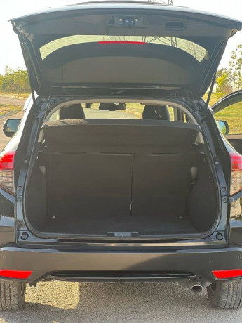 honda-vezel-z-sensing-model-2018-import-2023-unregistered-big-6