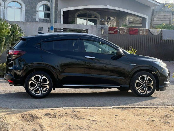 honda-vezel-z-sensing-model-2018-import-2023-unregistered-big-19