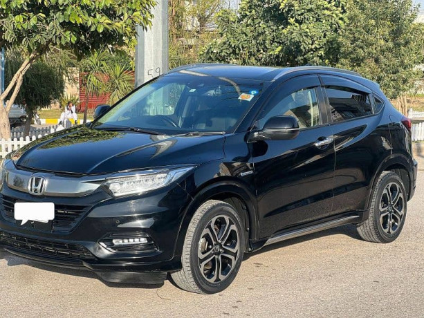honda-vezel-z-sensing-model-2018-import-2023-unregistered-big-0