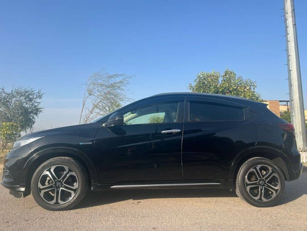 honda-vezel-z-sensing-model-2018-import-2023-unregistered-big-5