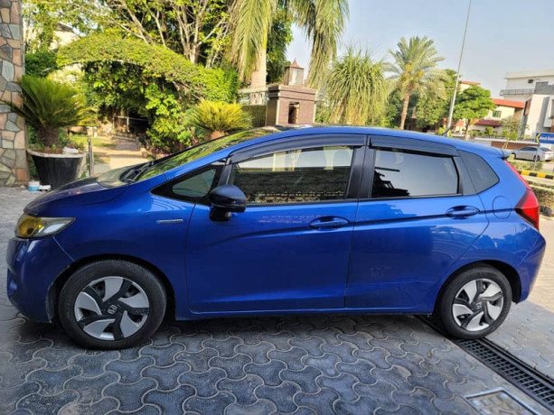 honda-fit-15-hybrid-smart-selection-2014-big-3