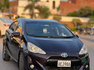 toyota-aqua-s-led-soft-leather-selection-2015
