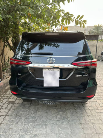toyota-fortuner-sigma-4-2021-big-1