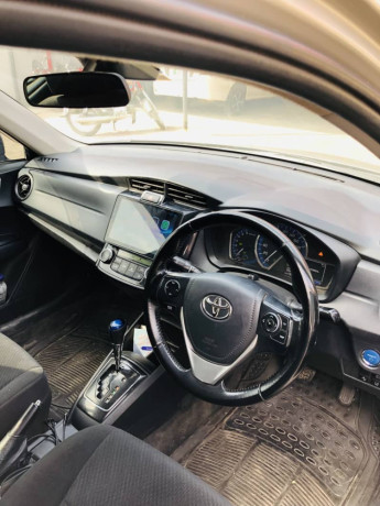 toyota-corolla-axio-big-11