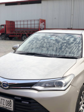 toyota-corolla-axio-big-2