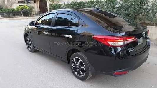 toyota-yaris-15-black-interior-model-2024-big-3