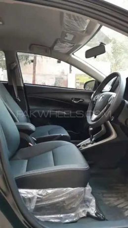 toyota-yaris-15-black-interior-model-2024-big-6