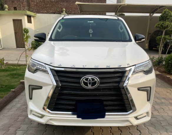 toyota-fortuner-27-v-big-6